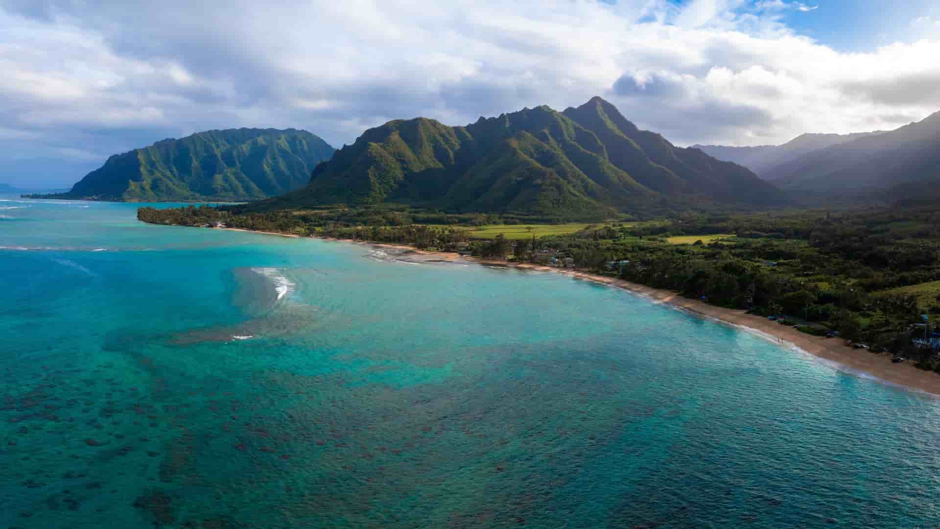 An aerial view of Oahu, Hawaii, showcasing the stunning Windward Coast and Koʻolau Mountains, an Azamara cruise destination.