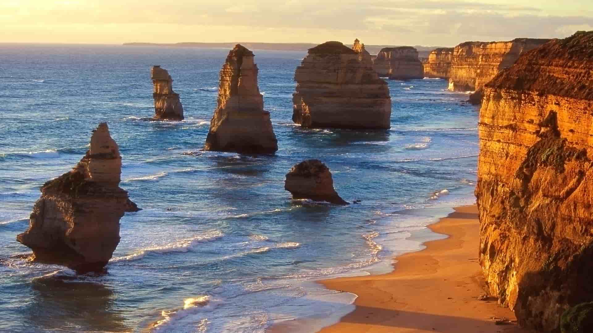 Melbourne skyline with Yarra River.