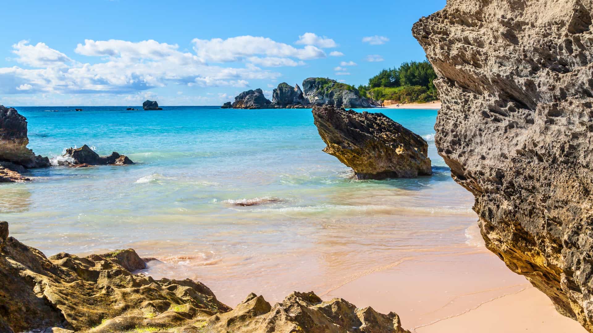 A picturesque pink sand beach and turquoise water in Bermuda, a serene destination for a Seabourn cruise in the Atlantic.