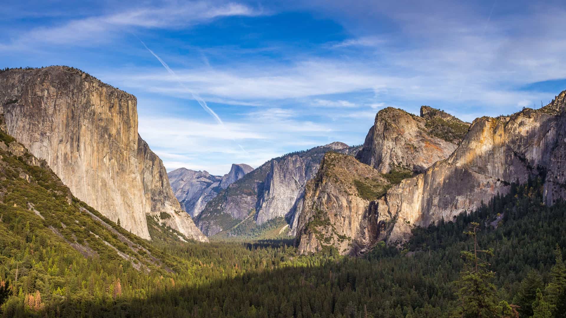 Scenic view of Yosemite National Park in Californi on a Cosmos tour.