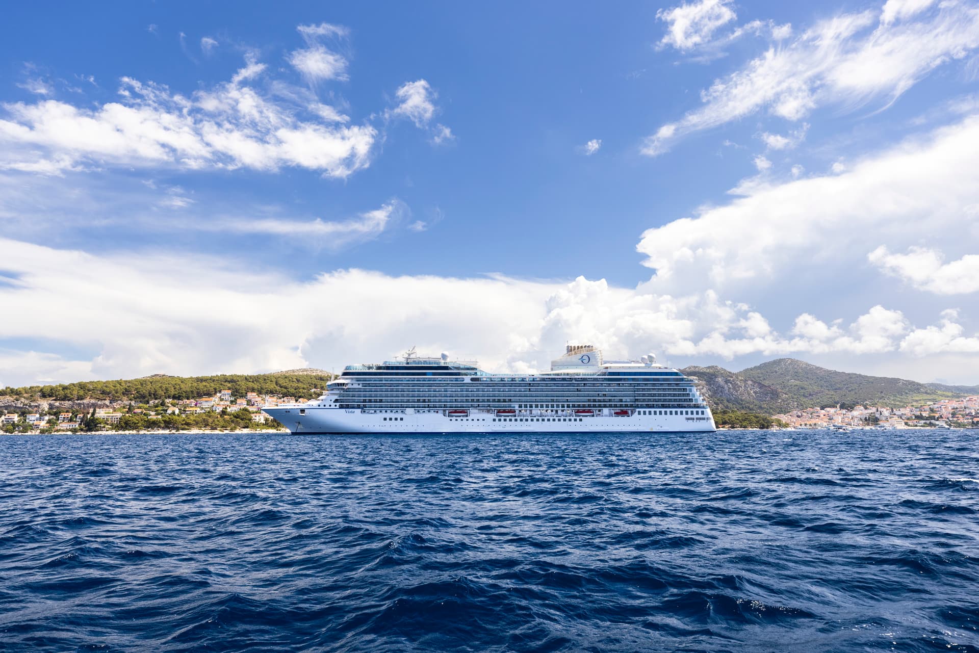 Oceania Vista cruise ship exterior