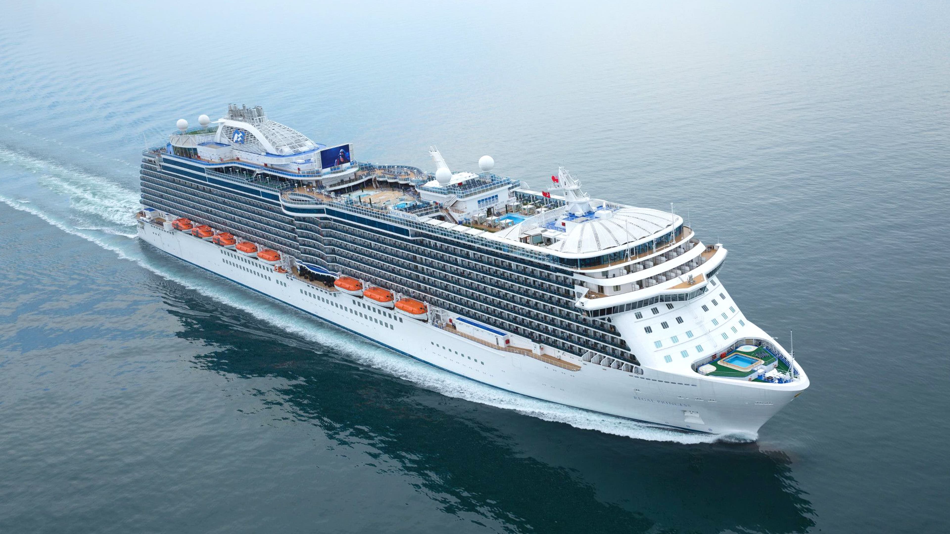 Regal Princess cruise ship exterior.