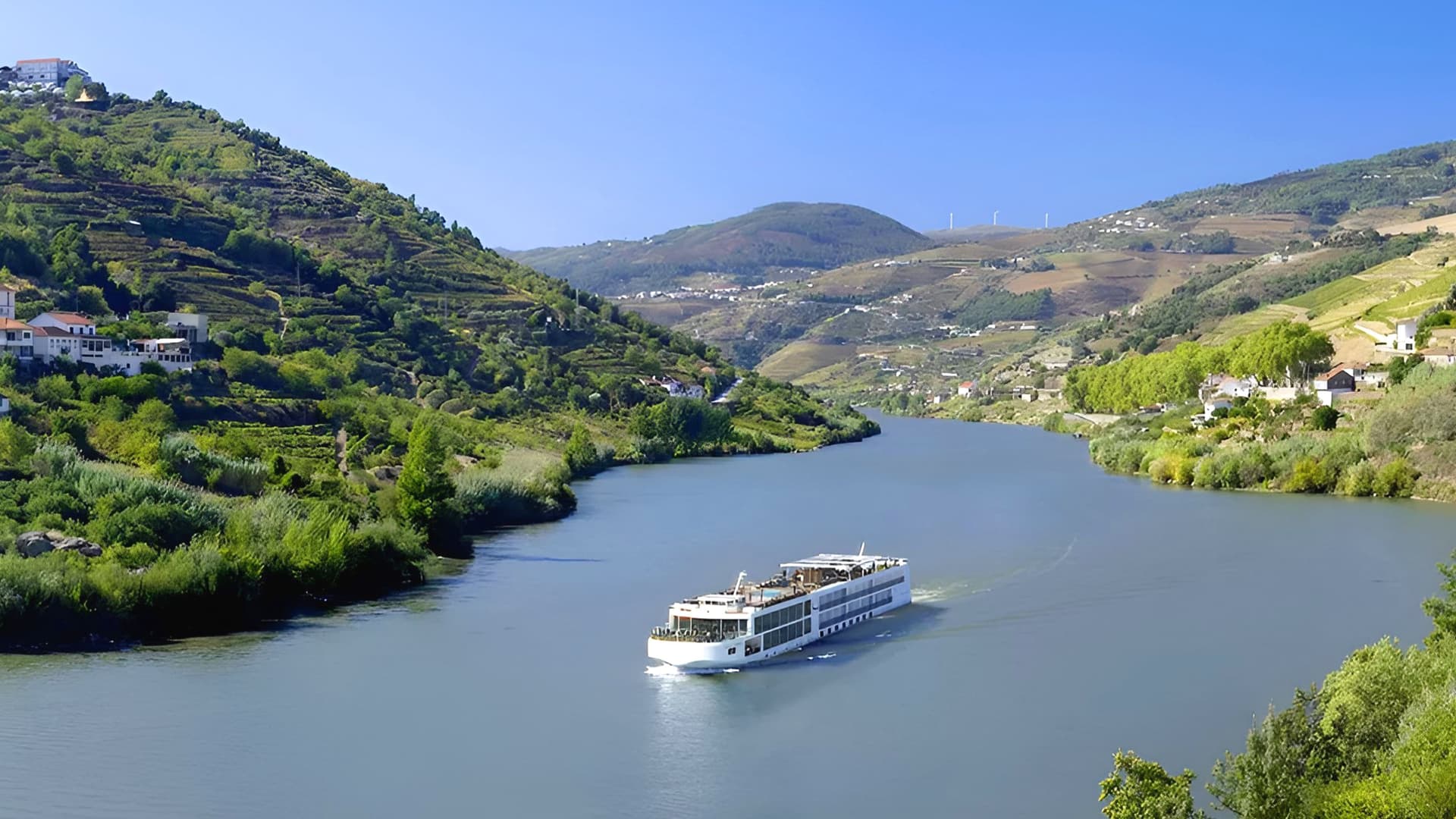 Viking Osfrid sailing the Douro River.