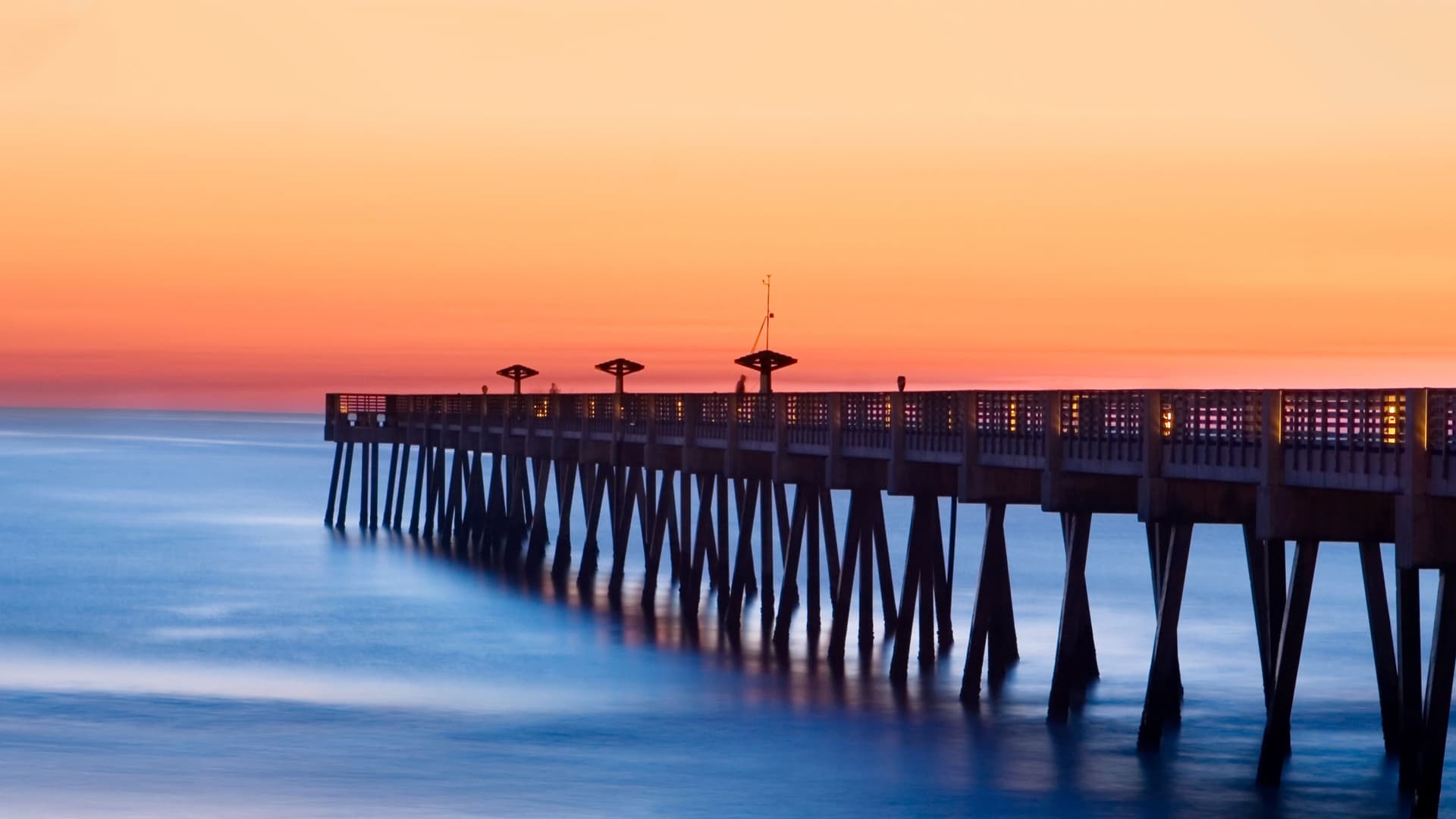 Jacksonville Florida skyline at dusk.