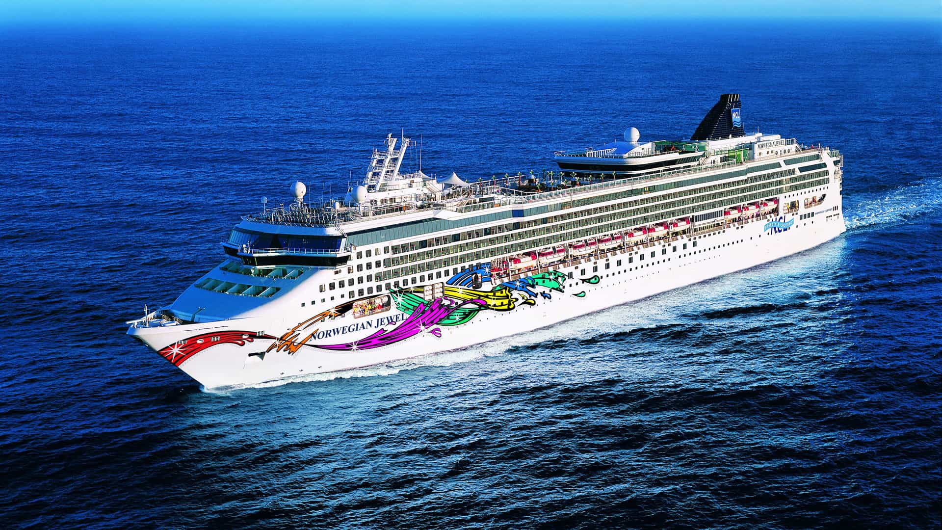 Norwegian Jewel at sea.