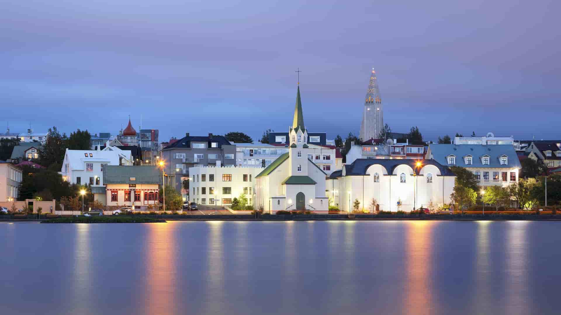 Hallgrímskirkja church and Reykjavik cityscape.