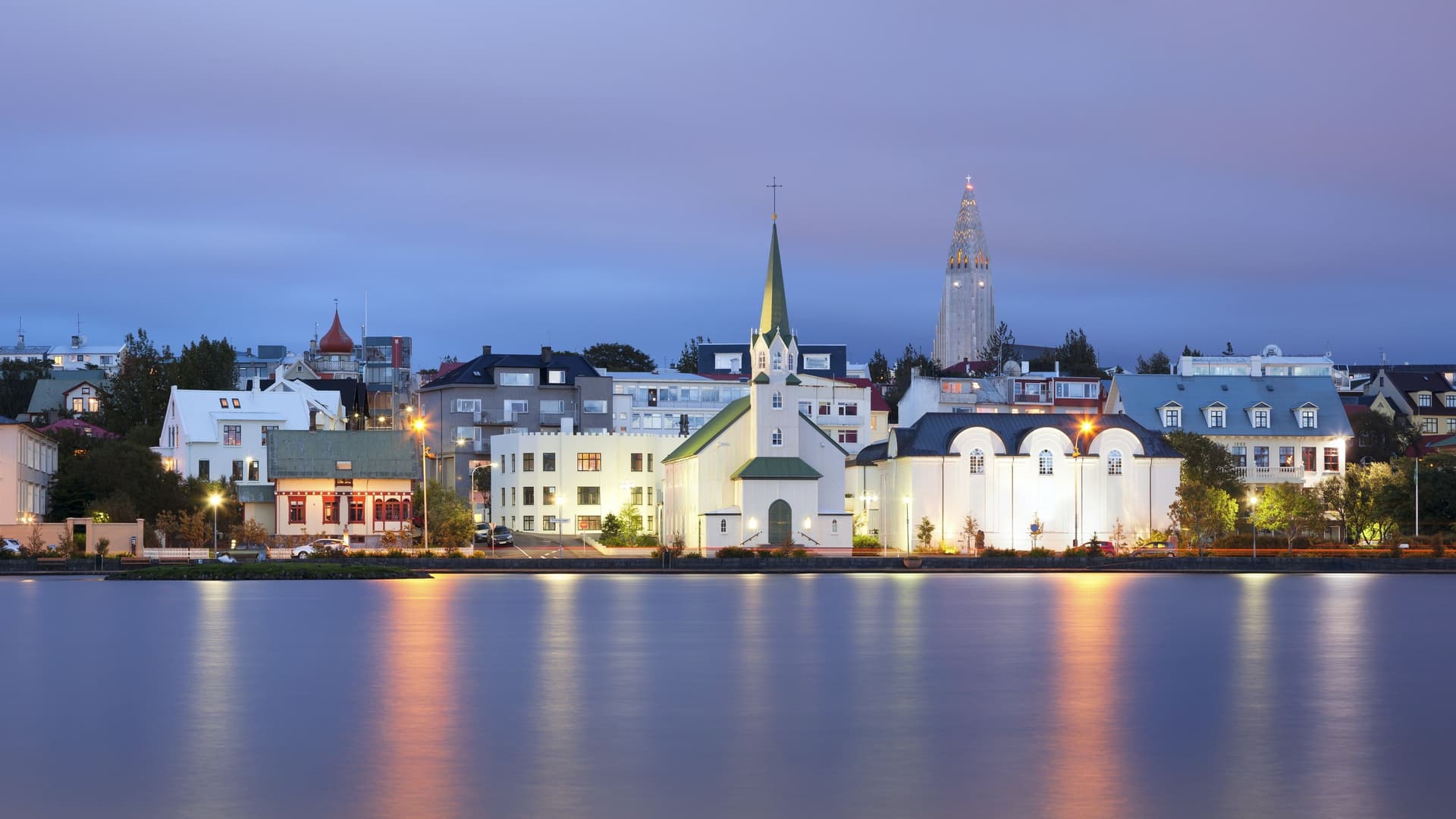 Hallgrímskirkja church and Reykjavik cityscape.