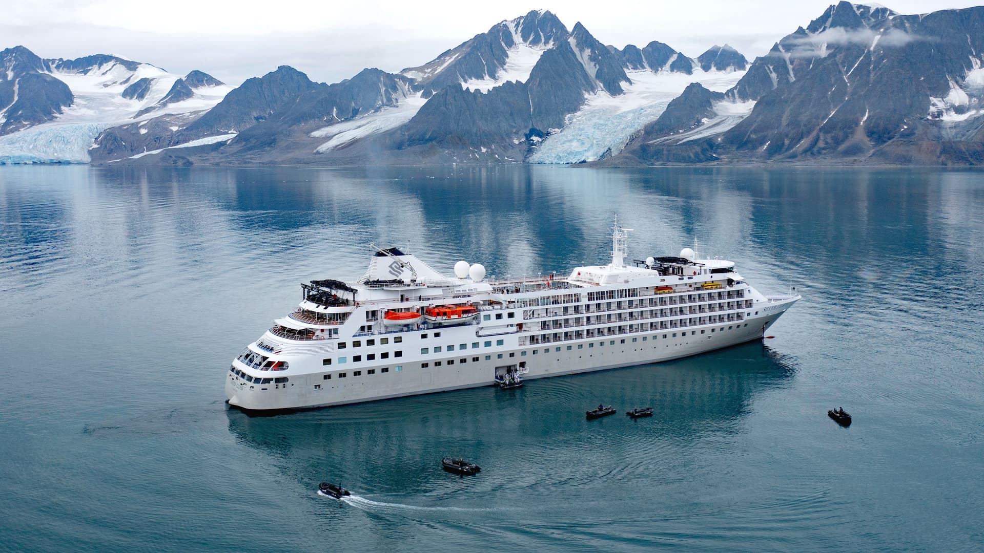 Silversea Cruises Silver Cloud cruise ship exterior