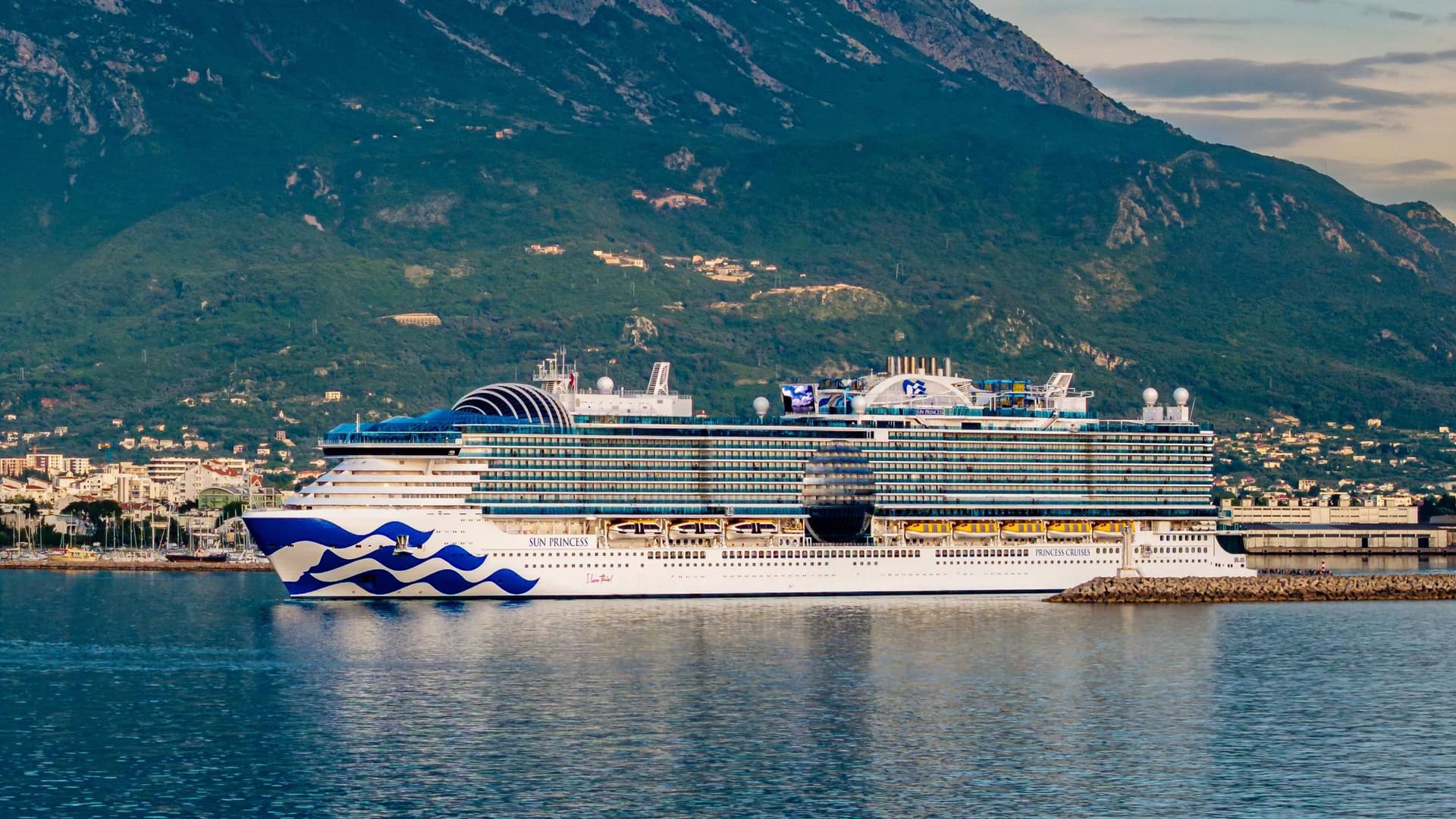 Sun Princess cruise ship exterior.