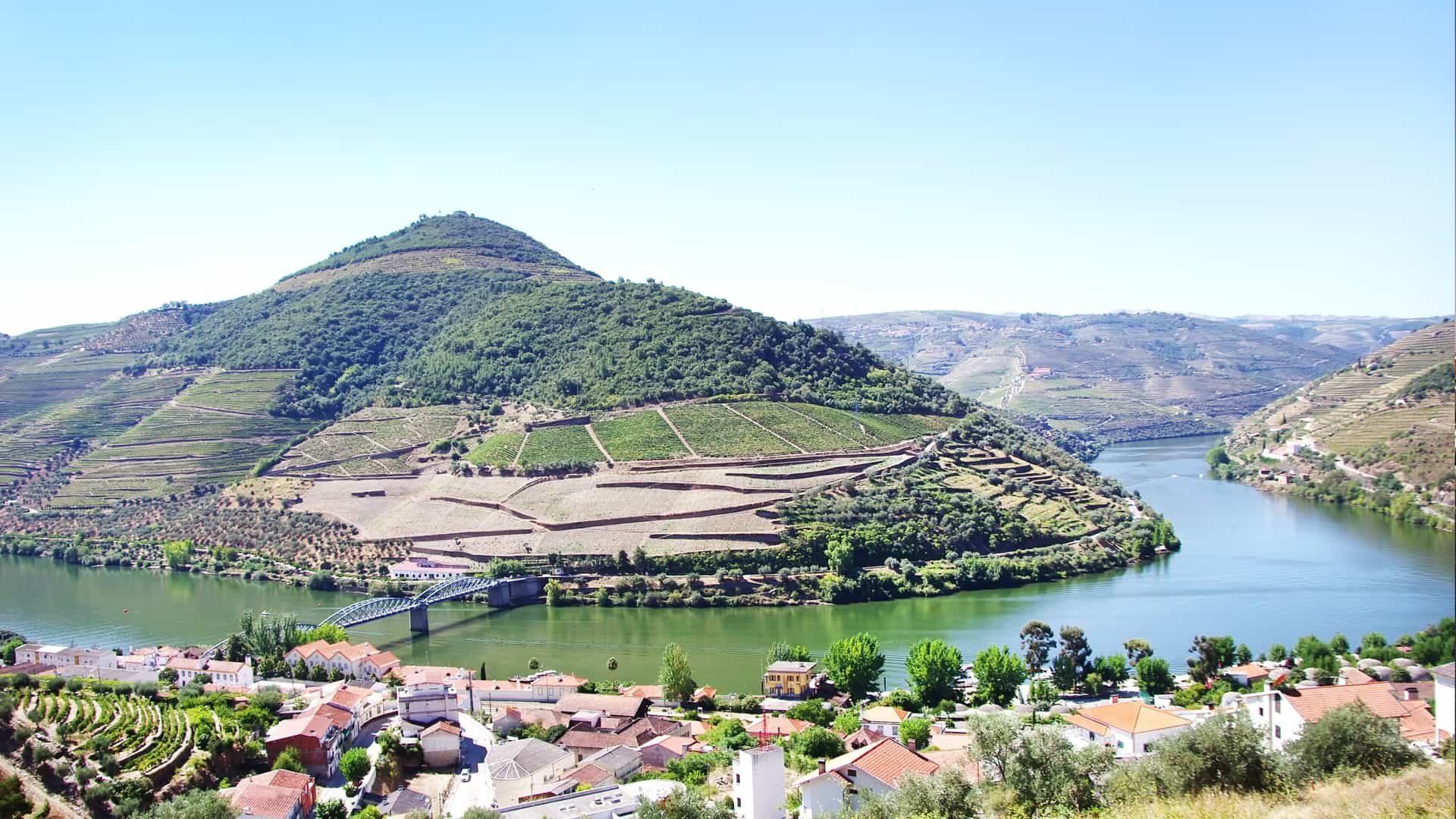 Douro River landscape near Vega de Terrón.