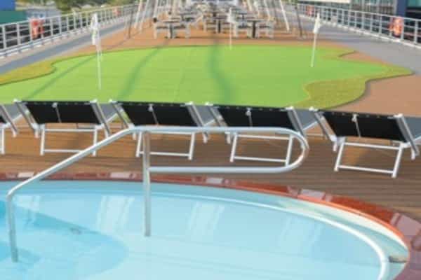 Putting Green & Jacuzzi