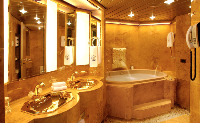 Penthouse Suite Bathroom (Holland America)
